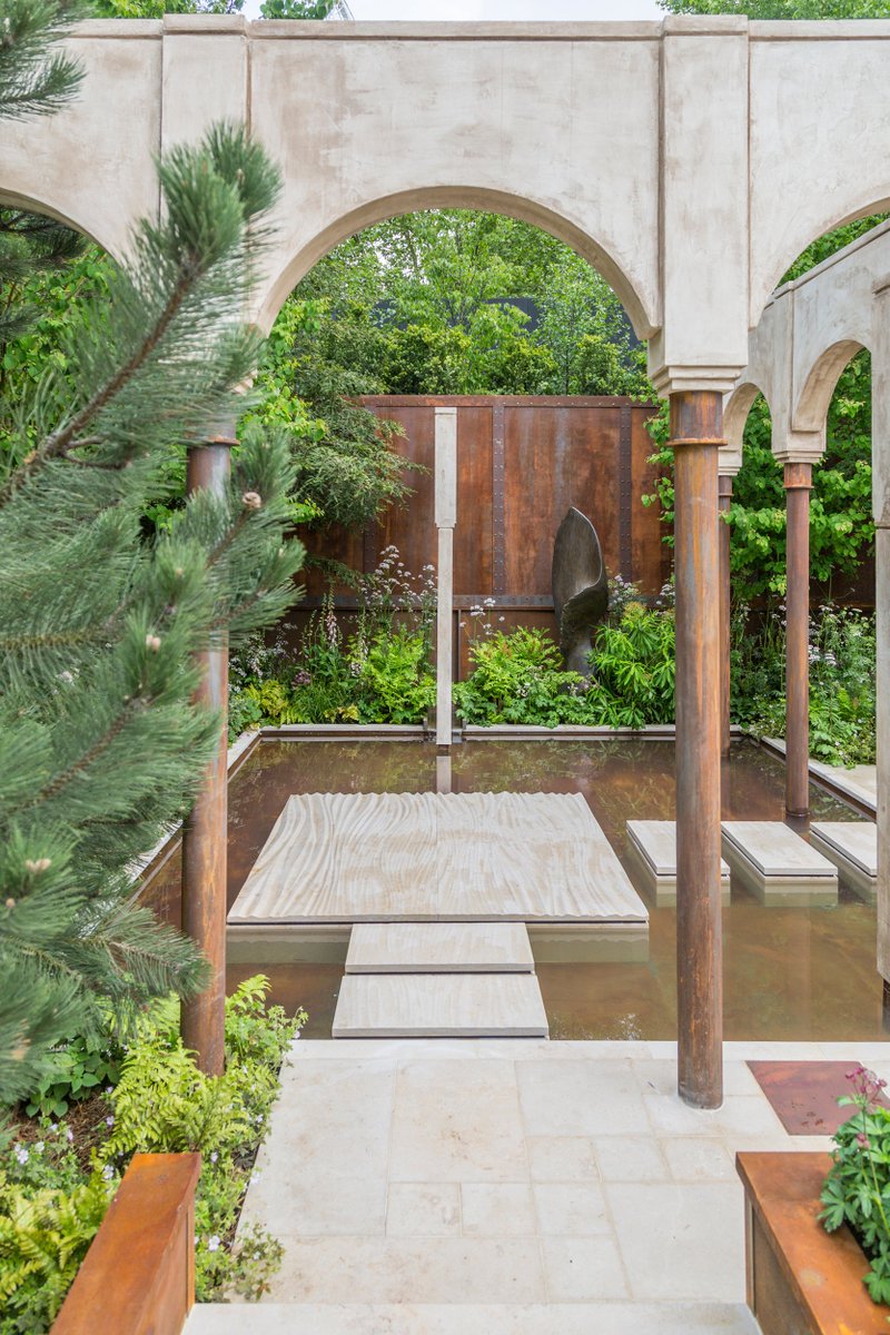 Congratulations! The fabulous Wedgwood Garden Silver Gilt medal winner <a href="/The_RHS/">The RHS</a> #RHSChelsea 
Designed by Jo Thompson @gardendesigner1 @wedgwood