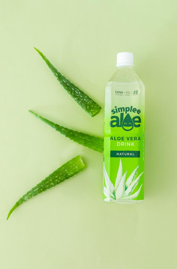 SimpleeAloe's tweet image. 💫💫 NEW PRODUCT ALERT💫💫
Meet our brand new 1 litre Aloe Vera drink, hitting the shelves of @coopuk this week! Made with all natural ingredients and succulent Aloe Vera pieces - your new perfect Summer companion! 😋☀ #AloeEveryday