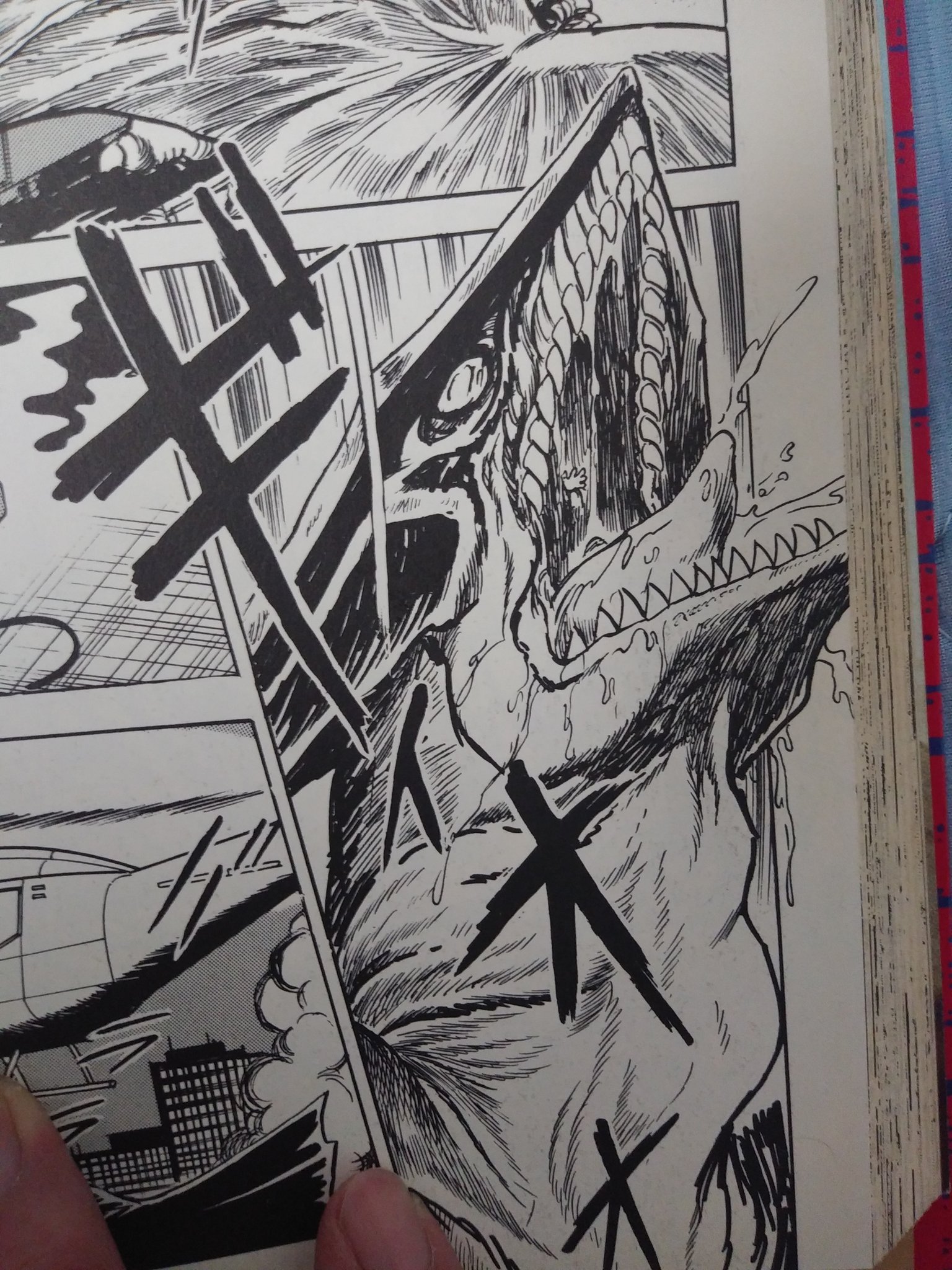 アーノルド スタローン コミック版ガメラ大怪獣空中決戦を読み返してみた ギャオス が映画以上にグロく描かれてる 画像一枚目よく見たらギャオスの口の中に食われた人の腕が 反対にガメラは可愛らしく描かれていて必死に戦ってる感が良かった