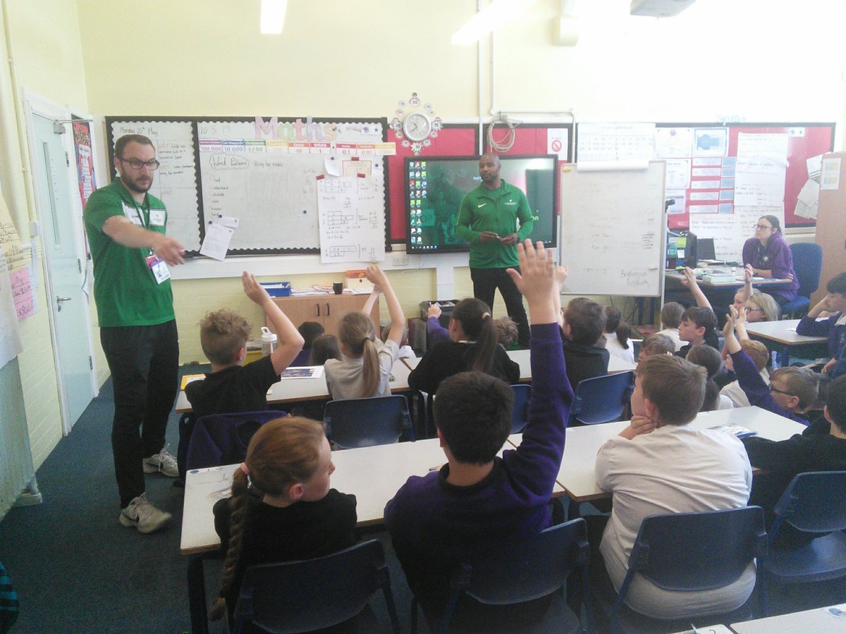 QuayYr5's tweet photo. Such an inspiring morning with @mlewisfrancis talking about what it's like to be an athlete. Thank you for inspiring us to be the best we can be! #inspired #aimhigh #aspirations @QuayHead @QuayAcademy https://t.co/4i1ziNQ6Y6