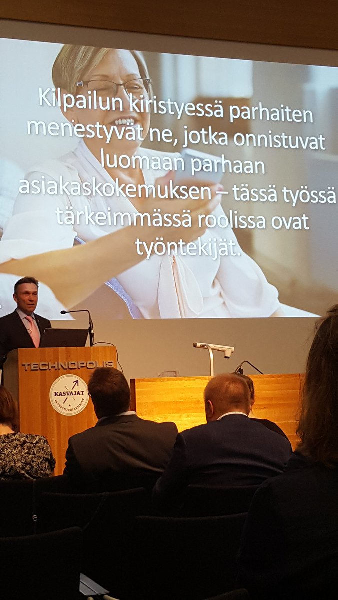 Asiakas- ja työntekijäkokemus kulkevat rinnakkain. Menestyjäorganisaatio pitää huolen omista työntekijöistään. Muutoksessa menestyy parhaiten itseohjautuva organisaatio. Kauppalehden kasvajat -kiertue 2019  #kasvajat <a href="/ritakti/">Timo Ritakallio</a>