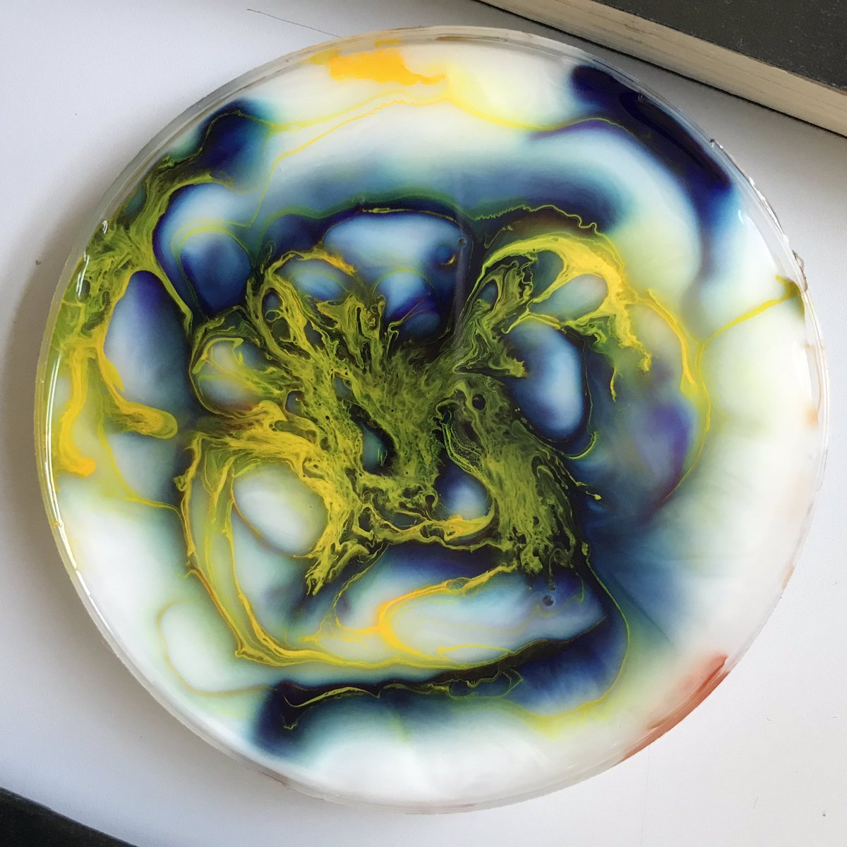 Stanb_ADT's tweet image. Let the practical commence! Year 7 explore liquid mediums in the style of William Loveless #crosscurricular #practicalart #busybusy