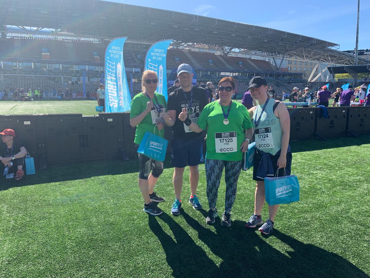 S_Pankki's tweet photo. Meillä juostaan muunkin kuin rahan perässä. 💚 S-pankkilaiset osallistuivat viikonloppuna #HelsinkiCityRun-tapahtumaan. Keli oli mitä mainioin, aurinko paistoi ja 18-henkisen juoksutiimimme tunnelmat olivat hyvinkin lämpimät.
#SPankki #srunners #hcr2019 #hcrd2019 @helsinkicityrun https://t.co/7FoD8RSPpO