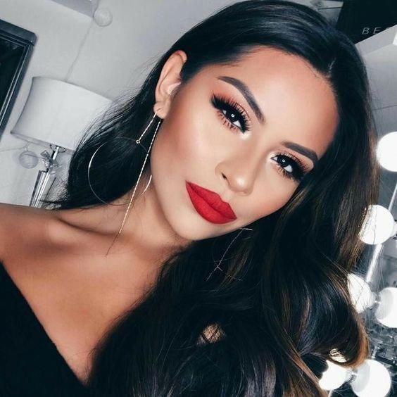 GuidesBeauty's tweet photo. Summer makeup tips prescribed by professionals impart special importance to the application of primer after dabbing on some moisturizer and before proceeding with the face makeup part. 

https://t.co/Ylrwnw3HZe

#summermakeuptips #makeuptips https://t.co/Uv8EXsX9Zi