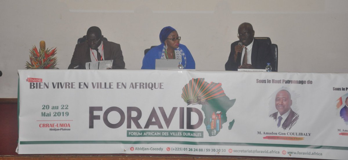 FORAVID_'s tweet photo. Début de la session 1 du deuxième jour  du @FORAVID_  avec comme thème: Solutions et services pour les villes durables en Afrique , session modérée par M.BINI Kouassi du ministère de la ville. 
#FORAVID
#FORAVID2019 https://t.co/R8KkYqmBKD