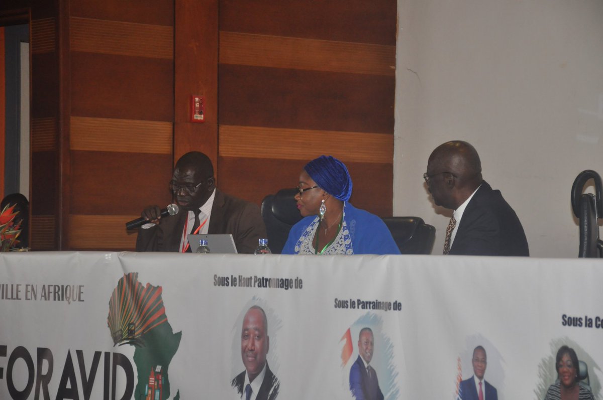 FORAVID_'s tweet photo. Début de la session 1 du deuxième jour  du @FORAVID_  avec comme thème: Solutions et services pour les villes durables en Afrique , session modérée par M.BINI Kouassi du ministère de la ville. 
#FORAVID
#FORAVID2019 https://t.co/R8KkYqmBKD