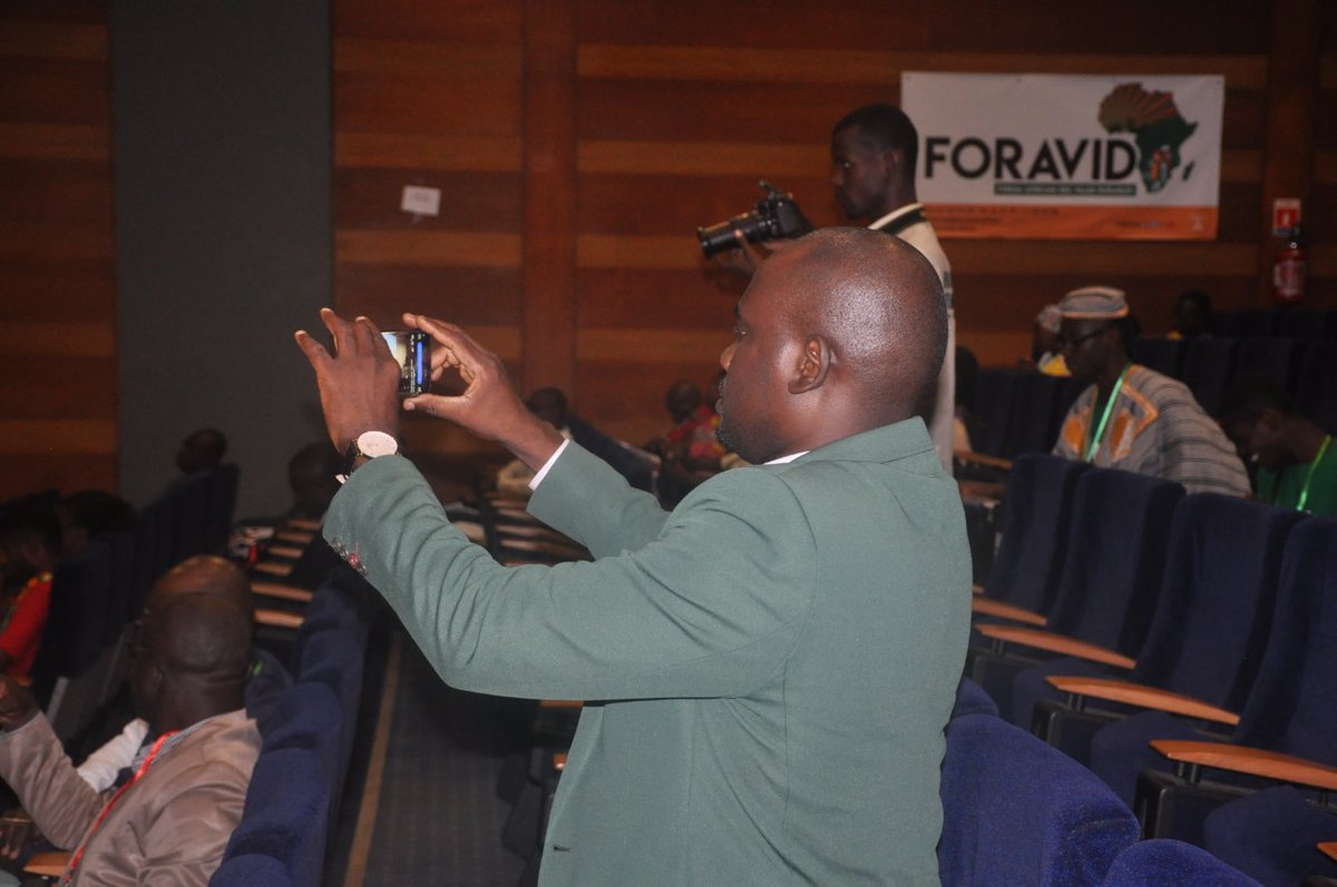 FORAVID_'s tweet photo. Début de la session 1 du deuxième jour  du @FORAVID_  avec comme thème: Solutions et services pour les villes durables en Afrique , session modérée par M.BINI Kouassi du ministère de la ville. 
#FORAVID
#FORAVID2019 https://t.co/R8KkYqmBKD