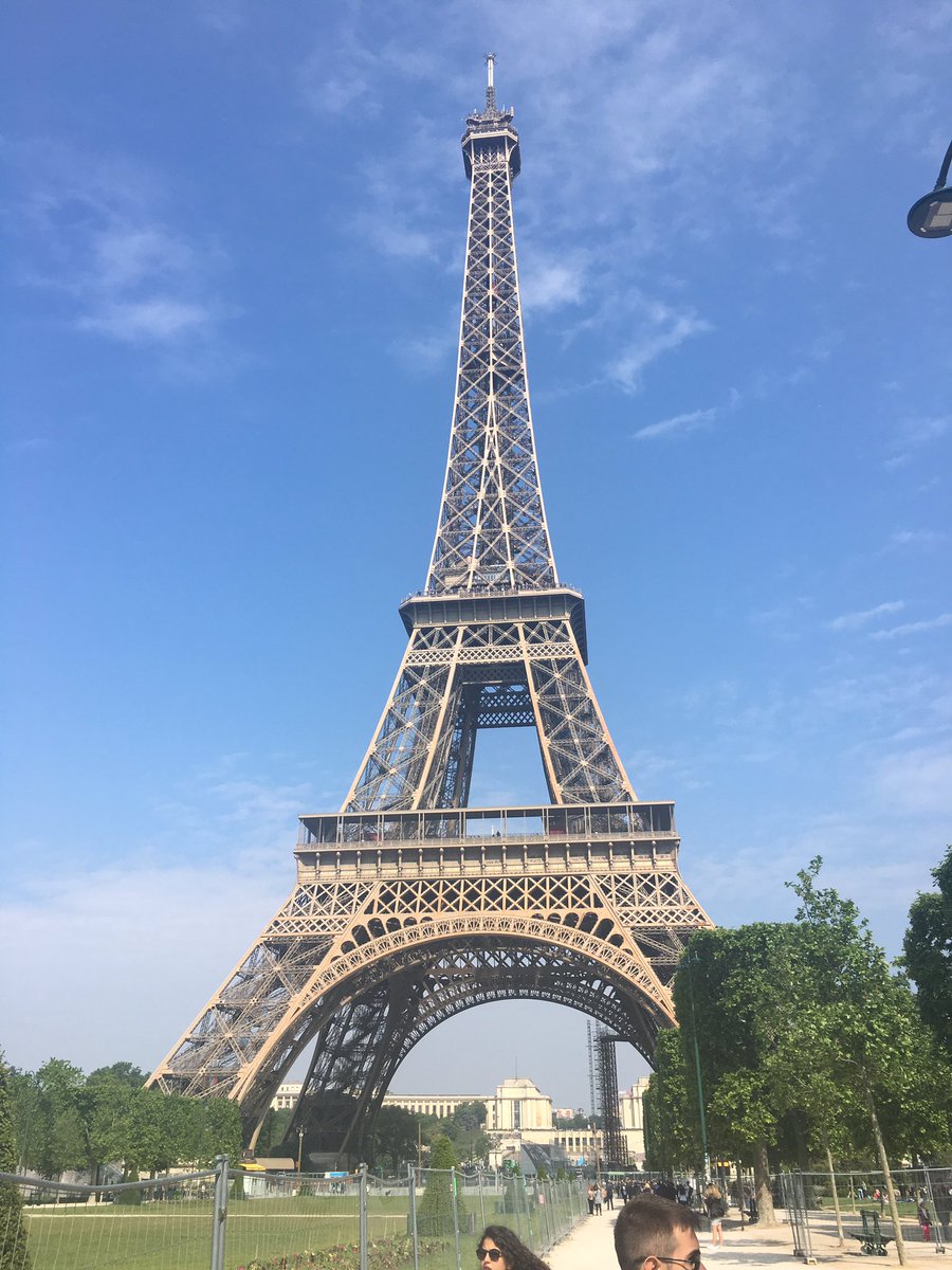 celine_minette's tweet photo. Après la tour effeil et les champs, le grand rex en direct!
Lycée varoquaux 🤞#jefilme2019 https://t.co/Bf3trXUyCr