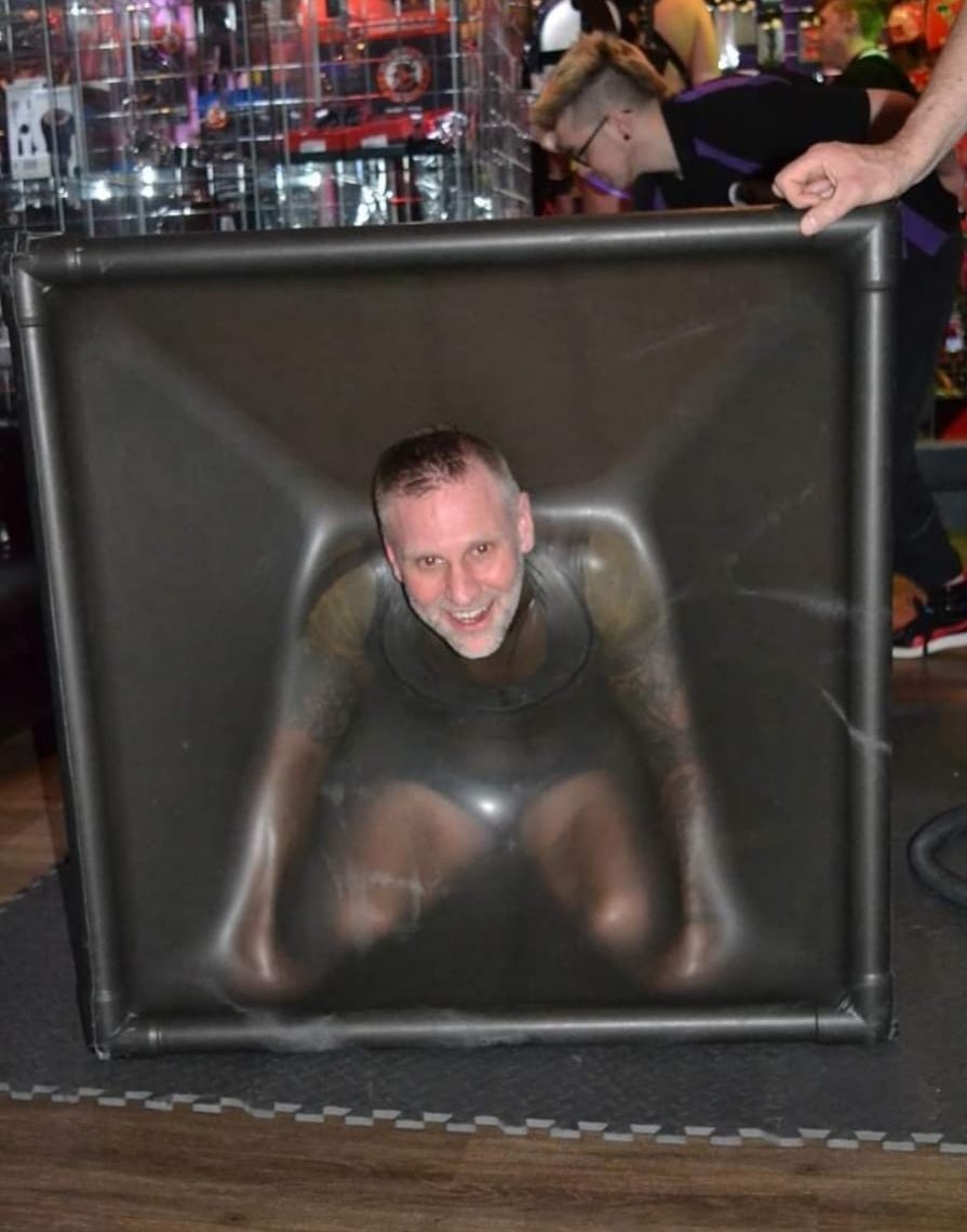 MisterRockHart's tweet photo. When you have been cubed. #kinksters #vaccube #fetishist #fetish #latex #rubberman #rubber #bdsm #fetishevent https://t.co/30sMT7W8cb