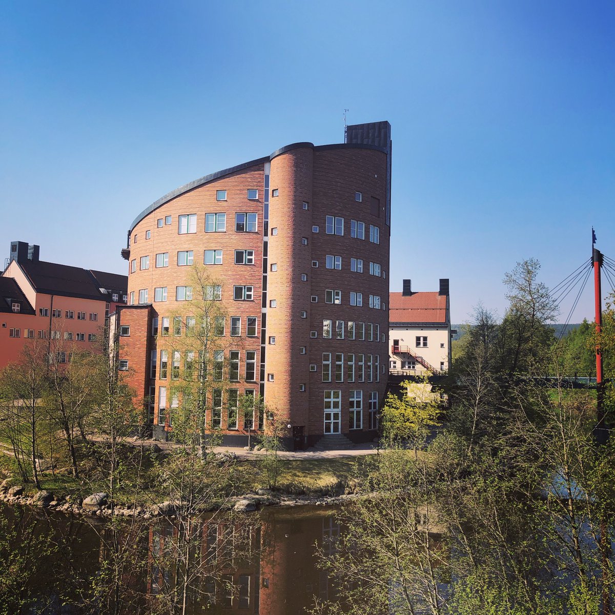 Lillanna4's tweet photo. Sista internatet på rektorsutbildningen. Puh!! Äntligen målgång. https://t.co/QxvEHxc4J4