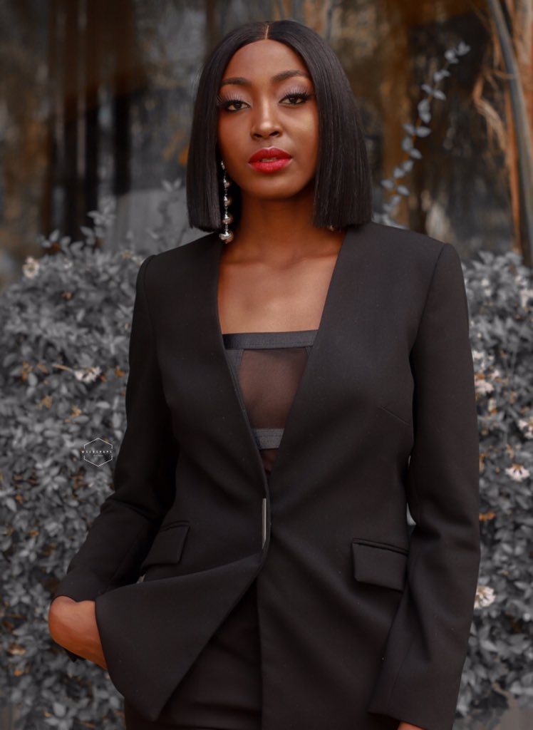 scgsnaps's tweet photo. Rapper. Doctor. LIONESS. 👑 ~ Muse: Latoya Mwoombola 👩🏾‍⚕️ |

Canon 800D + 50mm
ISO 200 | f/3.5 | 1/250
—————————————————
#ShecantgoSnaps #scgsnaps #Photography #PortraitPhotography #Graduation #LionessNam #SelectiveColor #Canon #Canon800D #ShotOnCanon #ShotOnCanon800D 📷 https://t.co/DDw2LZSmpb
