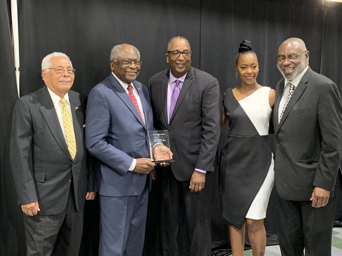 drmaciep's tweet photo. Gotta send sincere thanks to my friend @WhipClyburn for celebrating w/ the #seniors of BBWCAR, the community for #OlderAmericansMonth. #EngageAtEveryAge https://t.co/X8fQdX8iAd