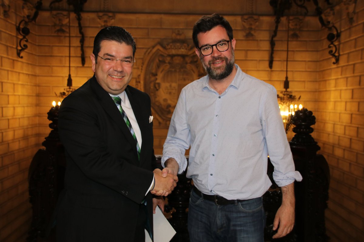 Avui el batle <a href="/toninoguera/">Antoni Noguera</a> ha rebut al cònsol de Colombia a #Palma i degà del Cos Consular a les Illes Balears, Diego Felipe Cadena Montenegro, qui s'acomiada de la nostra ciutat per assumir la tasca d'ambaixador de Colòmbia a Algèria. En nom de l'<a href="/ajuntpalma/">Ajuntament de Palma</a> moltes gràcies!!!