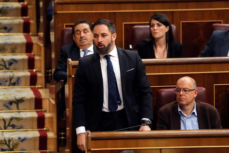 publico_es's tweet image. DIRECTO | Ruido tremendo en el hemiciclo del Congreso por culpa de los diputados de Vox, que protestan cada vez que un diputado jura o promete su cargo en catalán o euskera publico.es/politica/direc…