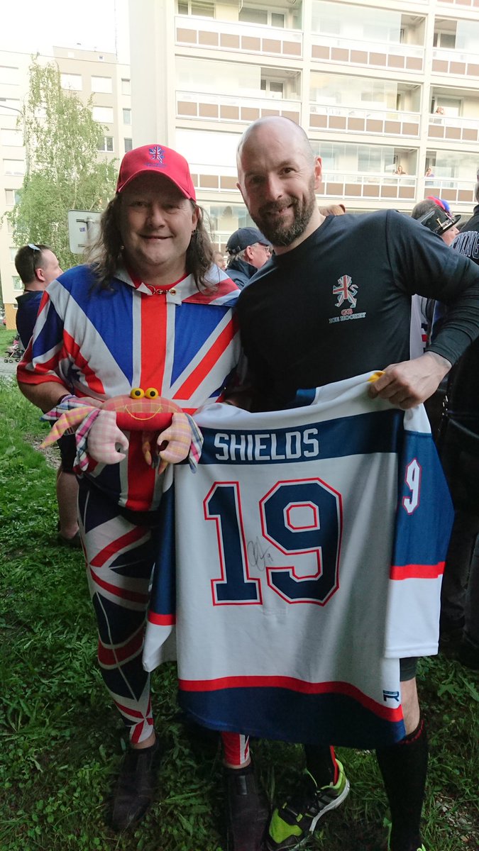 grumpyminer66's tweet image. It took 2½ years but I finally got my #19 GB jersey signed by @sheds19 after his final competitive game. It has been an honour to watch you play hockey. @ColinTheCrab1 the #CroatianCrustacean got in the picture too. Thank you for putting up with the crazy crab people.