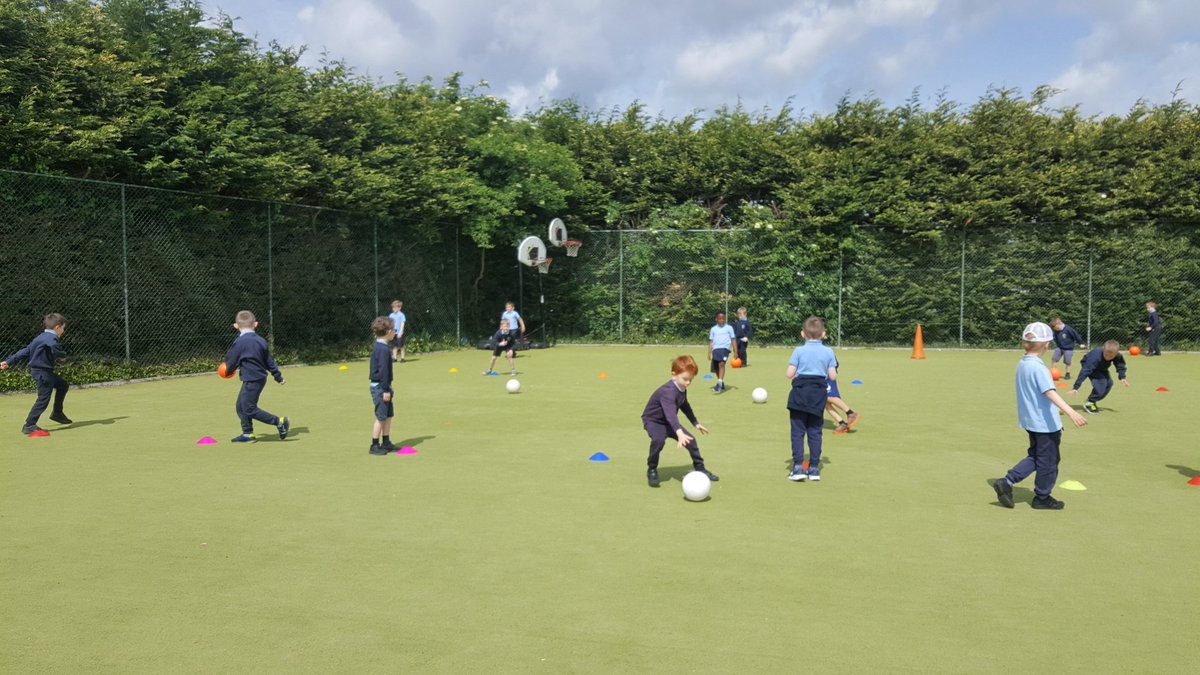 ms_rafter's tweet photo. Soccer in the sun!. #activeflag https://t.co/nsZ7cnmxh5