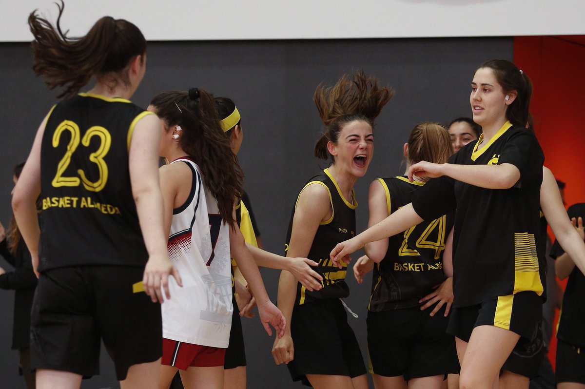ASRBasketAlmeda's tweet photo. Gran trabajo de todo el #CF1ALM que consigue la tercera victoria en el #FEBCadeteF2019 y la primera posición del grupo!!
Mañana ⅛ de final!!
🏆 #FEBCadeteF2019
🏀 #CF1ALM 84 - @EstuCantera 56
📊 https://t.co/LrYTBClRmX
📸 @LAlqueriaVBC
#adnAlmeda #fiebreamarilla https://t.co/pW3tTmEF90