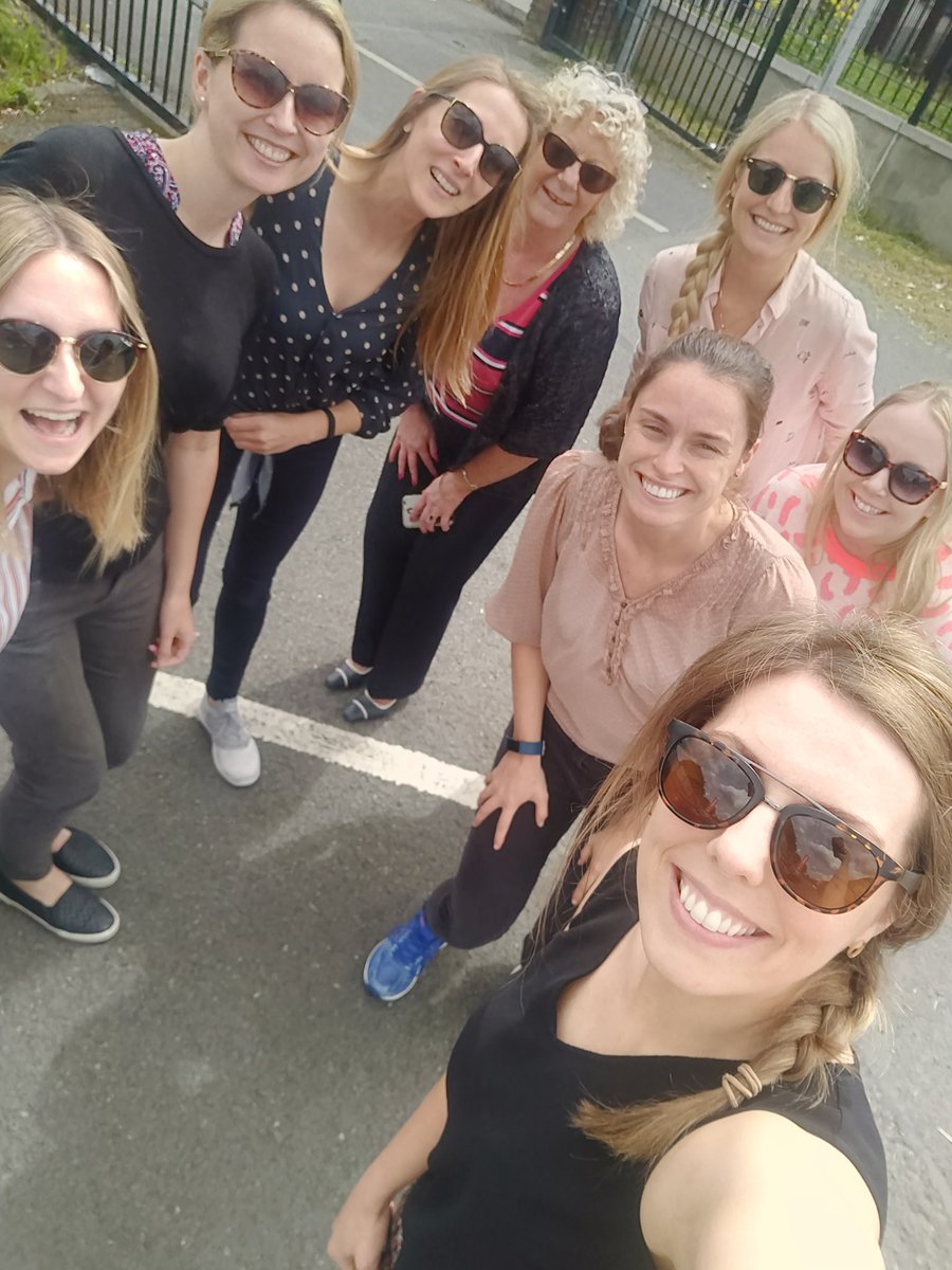 Great 20 minute walk at lunchtime with this crew in @nestastorage! SLTs and OTs from @HSELive working and walking together, @roinnslainte @Education_Ire and @DCYAPress @hsesteps #HSEstepschallenge  #walking9to5