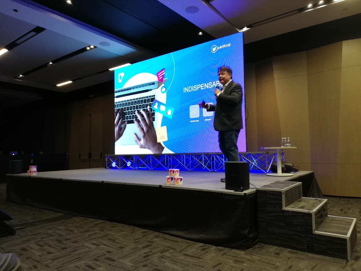 revistapym's tweet photo. "Todos somos embajadores de marca... Los colaboradores de las compañías son muy importantes":  @juanfluvip @FLUVIPGlobal #CMOTrackerPyM https://t.co/G7aZPPE4KN