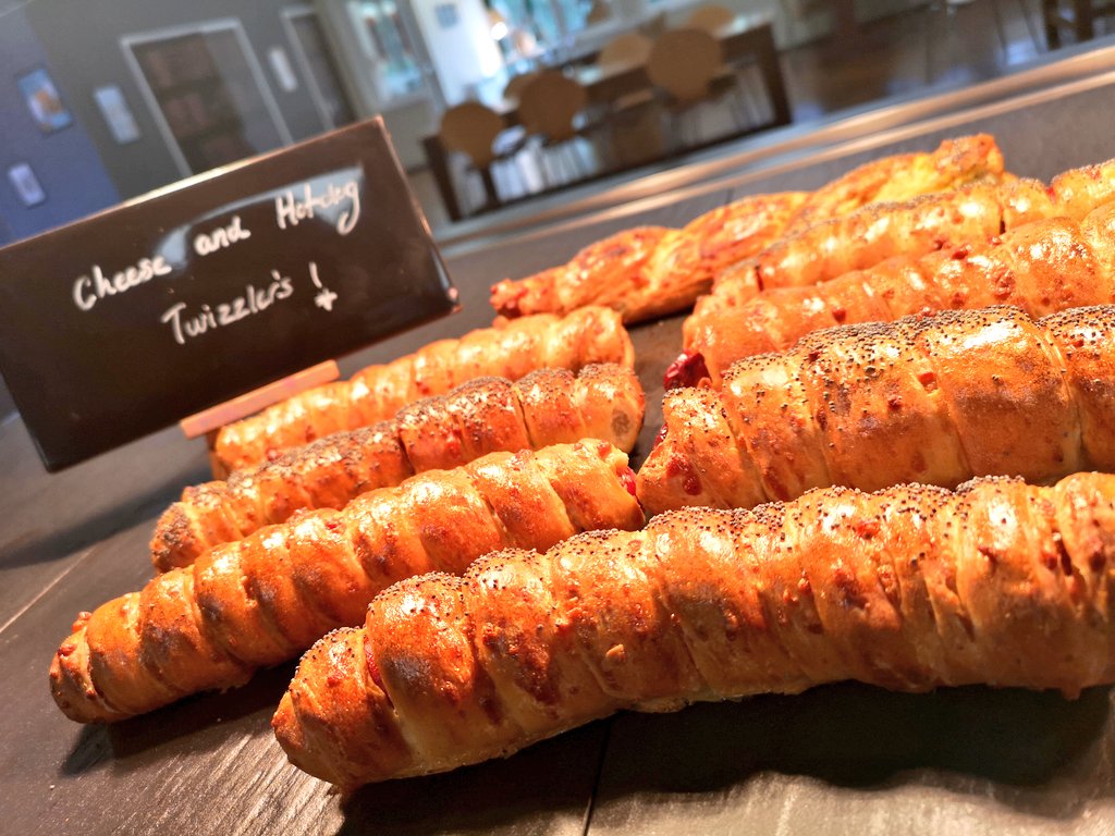 New concept trial today <a href="/HabsAdamsGS/">Haberdashers' Adams</a> think it will be a winner <a href="/Magsheadchef/">Margaret Obrien</a> <a href="/su_moore44/">Suzy Moore</a> <a href="/27Mynott/">Beth Mynott 27</a> @misshayleylou86 <a href="/chefbrewster/">Gary Pyatt</a> #hotdogbakedinitsownbun #thehotdogtwizzler 🌭🌭🌭 <a href="/CateringAcademy/">Catering Academy</a> @Servest_UK @ServestFoodCo 🌭🌭🌭