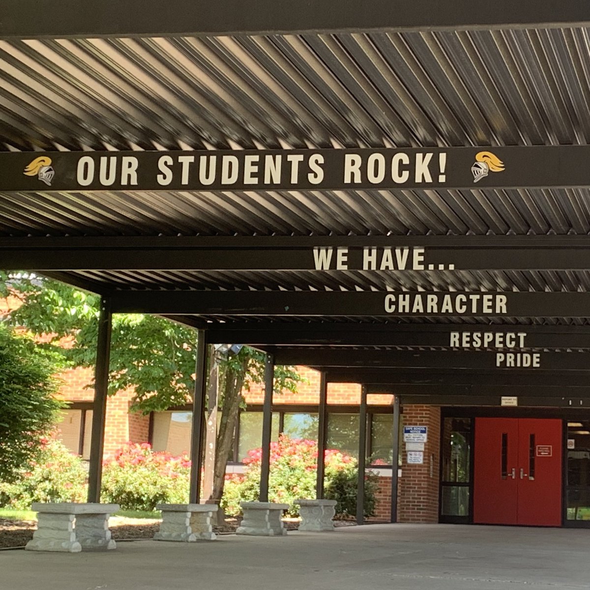 Tri_a_BiTE's tweet image. Your teachers rock, too!
Thank you to all the wonderful teachers &amp;amp; administrators at #GrayElementary. Have a great final week and a fantastic summer!

#mobilepurveyorofdeliciousness
#foodtrucksrock #thankyou #grateful #summertime