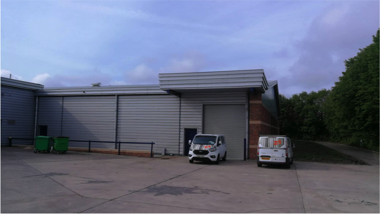We have reached practical completion at our Houndstone Retail Park #yeovil #refurbishment project. 

#retail #warehousrefurbishment #industrialroofing #maincontractor #construction #buildingcontractors #refurbishmentcontractor #buildingproject #bristol #21CBS