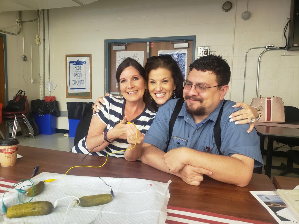 LMaiaILC's tweet photo. Our Byan Adams Elementary Cluster CICs enjoy their session with The Dallas Arboretum & Jonesville Project partners! #CrossContentConnections #NENetwork #ImWithTheBAND #ScienceInAction @ClaritaRivera18 @_Rachel_Alvarez https://t.co/xBk2lC0frN