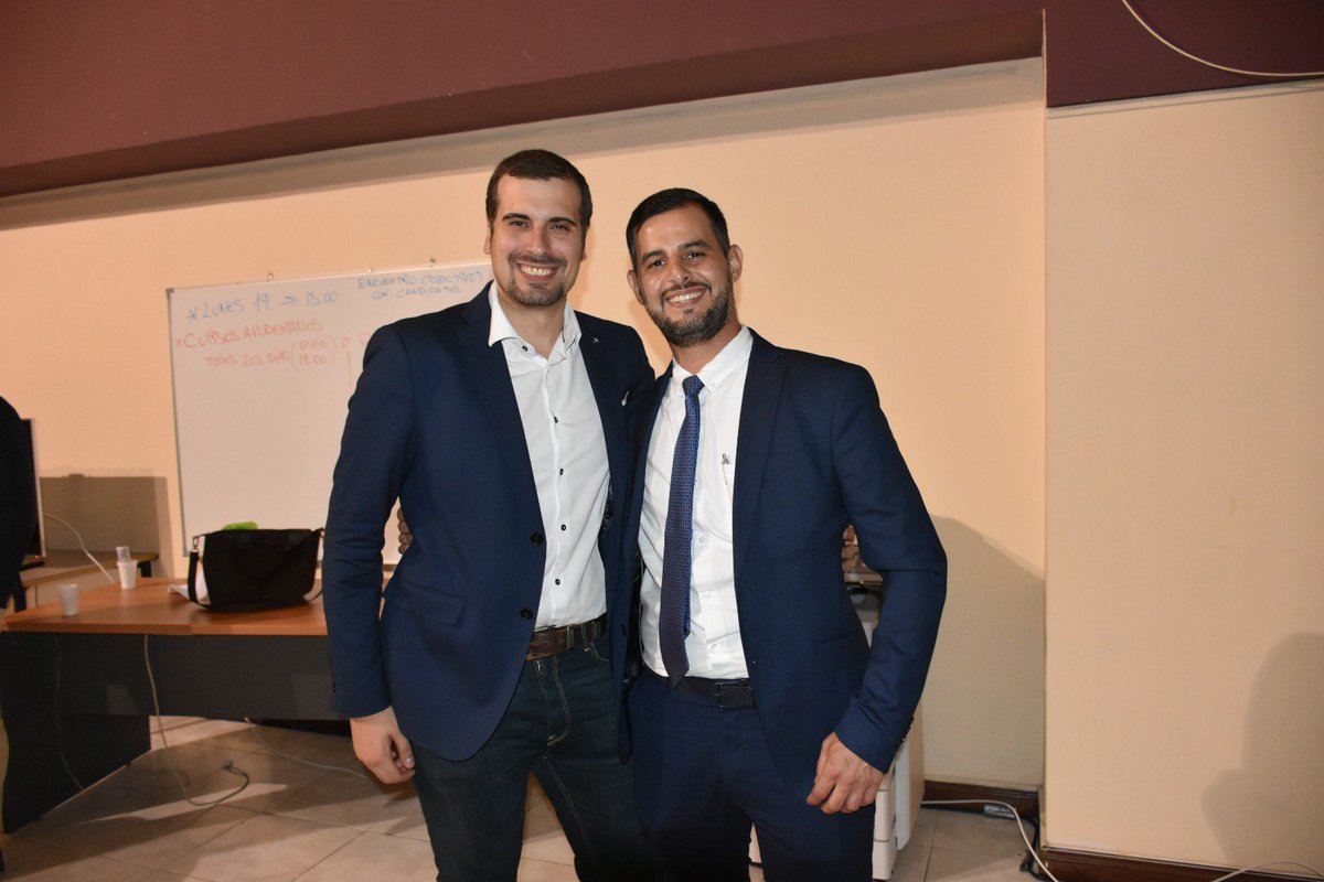 Increíble el encuentro de ayer en Las Palmas de Gran Canaria donde <a href="/NardyBarriosC/">Nardy Barrios</a> y <a href="/PabloRodriguezV/">Pablo Rodríguez Valido</a>, junto a su equipo, se han comprometido a potenciar los eSports 🎮 con un gran evento en la capital. Agradecimientos a <a href="/EmilioHurtadoLP/">Emilio Hurtado</a> por promover está importante reunión. 💛💙