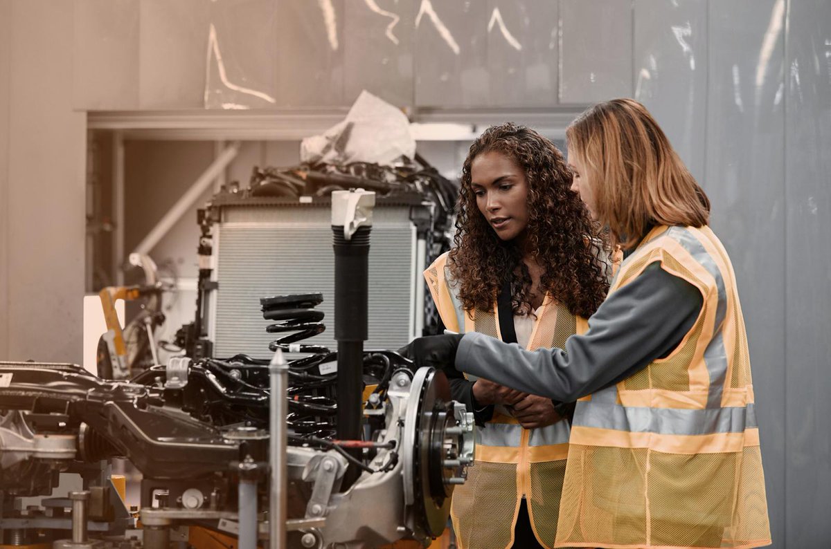 mountztorque's tweet photo. #Leadership in industrial assembly, to us, means having meaningful relationships with each and every one of our employees. What does leadership mean to you? #leader #leadersforum #industrial #engineering #torque #torquetool #WomeninBusiness https://t.co/nmZXfRMoFq