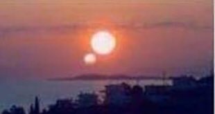 __Cisne__'s tweet photo. Así cuando te sueño
como luna, como sol
la noche ya termina
aún no es de día ...
Ese instante fugaz
tu alma y la mía
reunidas de prisa
queriendo de ti
mi mente llenar
atrapar el momento
deseando jamás
volver a despertar... https://t.co/IRrxcttV7W
