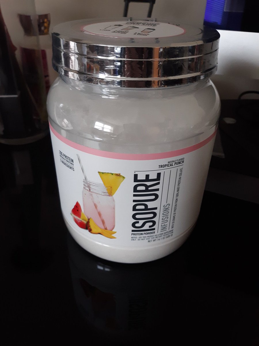 KD8689's tweet photo. Received this in the mail today, hopefully this doesnt taste as bad as the other regular protein shakes #praying4bettertaste #buildingmuscle #summeriscoming #goals https://t.co/Zu1r5RTEJT
