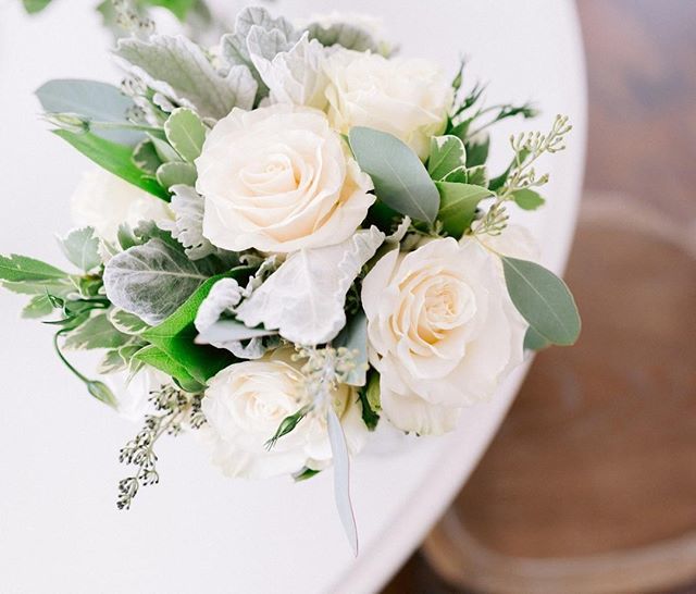 ApolloFoto's tweet image. Love the buttery texture of this gorgeous bouquet ⠀
•⠀
•⠀
•⠀
•⠀
•⠀
#bouquet #weddingbouquet #bridalbouquet #weddingflorals #weddingflowers #sanfranciscoweddingphotographer #sfweddingphotography #theknot #smpweddings #whiteroses⠀ bit.ly/2YHTtwF
