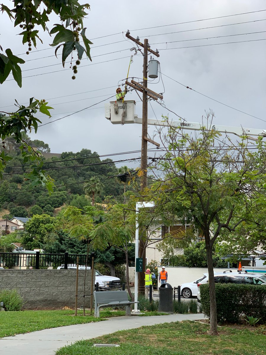 AdamsHillGWP's tweet photo. All power has been restored to the Adams Hill Area. Thank you for your patience and thank you to our crews who completed the upgrade 7 hours ahead of schedule! #MyGlendale https://t.co/OxUQvjimfB