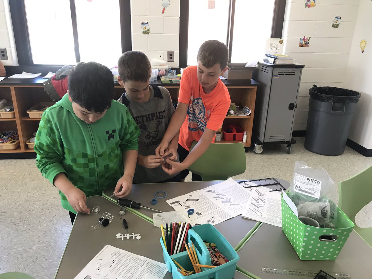 WessChris210's tweet photo. Solar Power Cars ☀️ 🚘 @STEMcbs #wearebethpage https://t.co/8fqi9wTflj