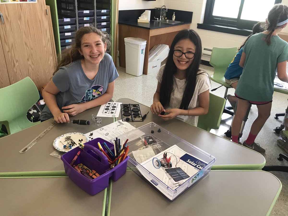 WessChris210's tweet photo. Solar Power Cars ☀️ 🚘 @STEMcbs #wearebethpage https://t.co/8fqi9wTflj