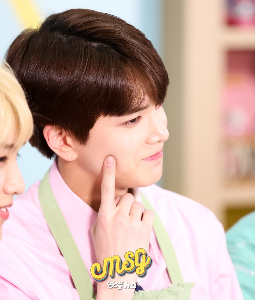 TheBoyzParaguay's tweet photo. 190521 [FOTO]

THE BOYZ en IDOL TALK TV📺

©msg_idol

#THEBOYZ #THE_BOYZ  #더보이즈 #BloomBloom #SANGYEON #상연 #JACOB #제이콥 #YOUNGHOON #영훈 #HYUNJAE #현재 
@Creker_THEBOYZ @WE_THE_BOYZ
#ALLTHEKPOP #MSG #MUSIC_STAGE https://t.co/65RvgiLgnL