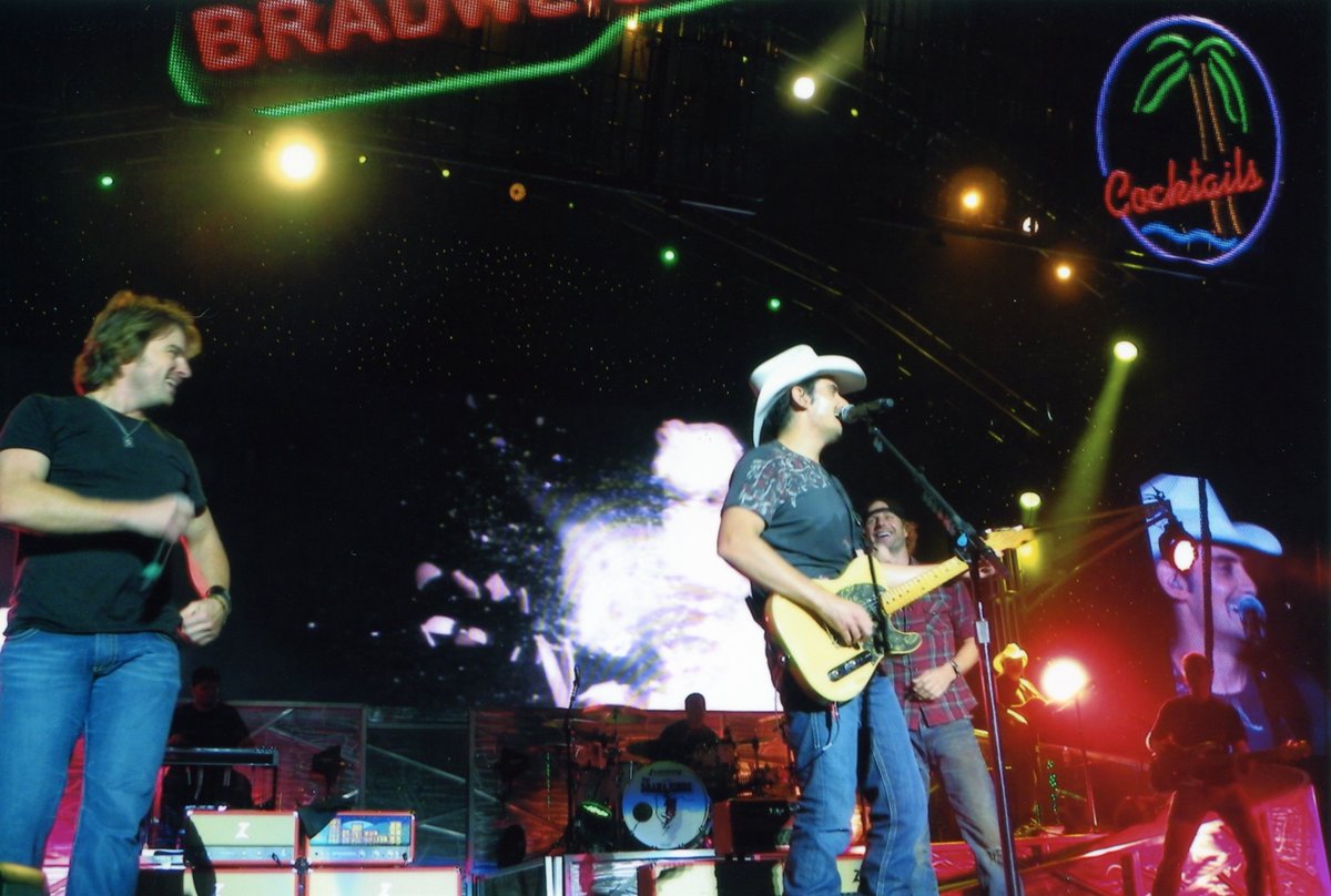 MaryK61's tweet photo. You ain't ever gonna #BeatThisSummer w/ BP! 🌞🎶 #sawyaonthetour RT @JimmyWayne: One of the coolest things that ever happened in my music career was going on tour with @BradPaisley &amp; @DierksBentley - We had the best time and that was the best summer ever. https://t.co/DZHzOYogRt
