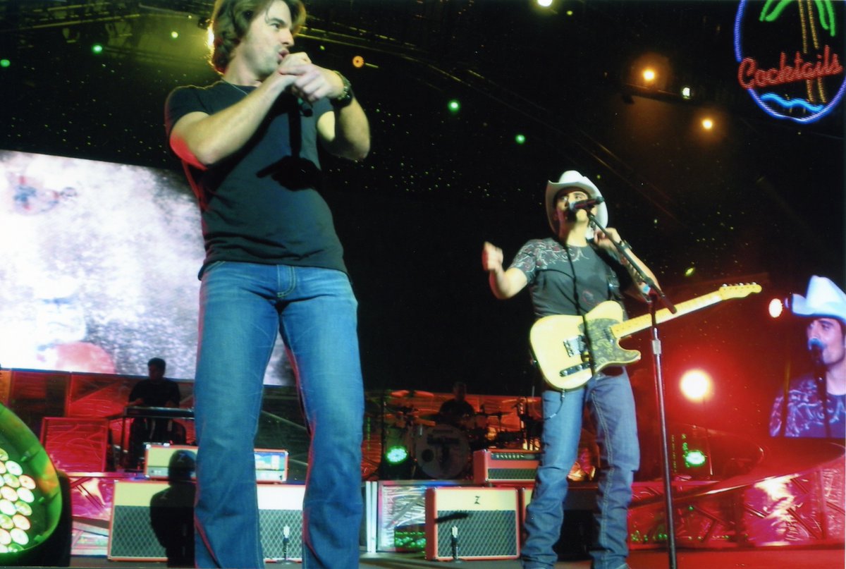 MaryK61's tweet photo. You ain't ever gonna #BeatThisSummer w/ BP! 🌞🎶 #sawyaonthetour RT @JimmyWayne: One of the coolest things that ever happened in my music career was going on tour with @BradPaisley &amp; @DierksBentley - We had the best time and that was the best summer ever. https://t.co/DZHzOYogRt