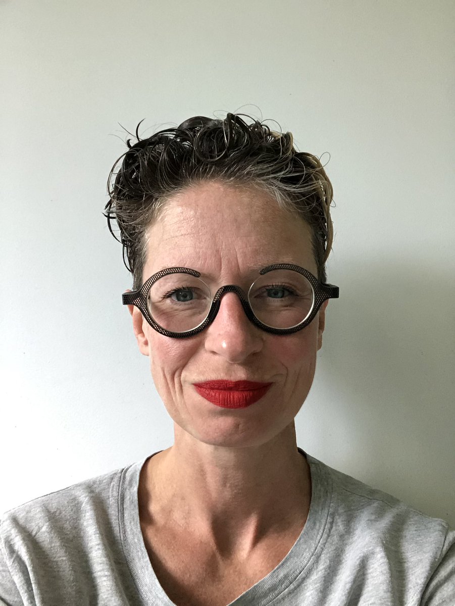 Liz_ORiordan's tweet image. For Dee. There is only one red lippy @MACcosmetics #RubyWoo Today I live for everyone who can’t. #fuckcancer