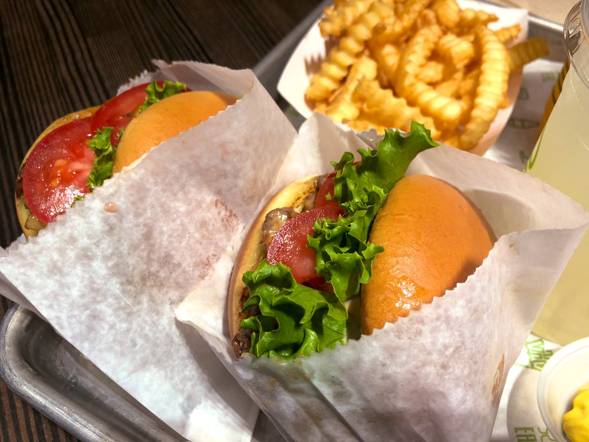 Dioleooo's tweet photo. 寄付した╭( ・ㅂ・)و
#gjss #shakeshack https://t.co/TVCyBf5YNt