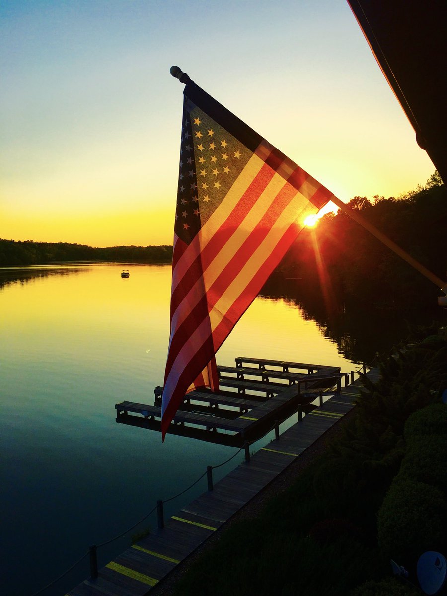 If you’re not stopping by our store for BBQ & rather crack open a cold one by the water and watch the sunset then stop by J.D.'s on the Lake on Monday for the perfect way to enjoy the holiday ! #memorialday #letsdosunset #jdsonthelake #bluecatlodge #lakeallatoona