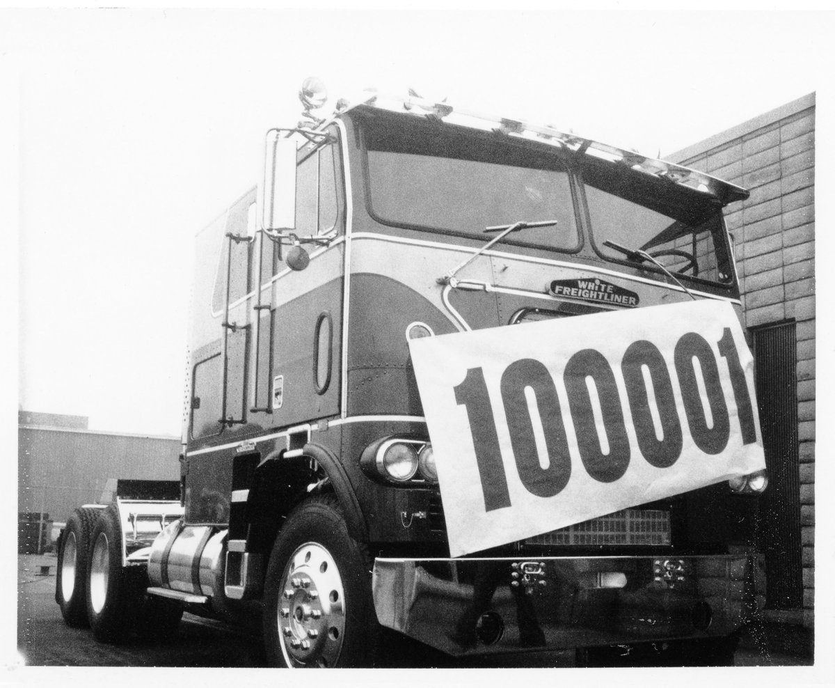 freightliner's tweet photo. 100,000 + 1 = our 100,001st truck to roll off our production line and onto the road. We are proud of every truck we produce and continue this tradition of celebrating each one. #FTLCaboverWeek https://t.co/h3Xu8qKXJu