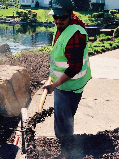 LCM_CurbAppeal's tweet photo. Here at LCM we always make sure our crew is dressed head to toe in #safety gear before stepping on site. #SafetyFirst #landscaping #TuesdayThoughts https://t.co/39uaj0QCGh
