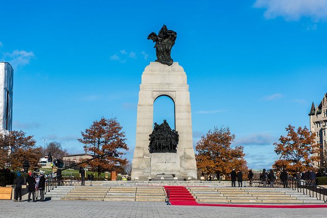 RoyalCdnLegion's tweet photo. #OTD in 1939, the National War Memorial in Ottawa was unveiled to commemorate the First World War. The memorial symbolizes the sacrifice of all Canadians who have served Canada. #LestWeForget https://t.co/wjIGAgpeMm