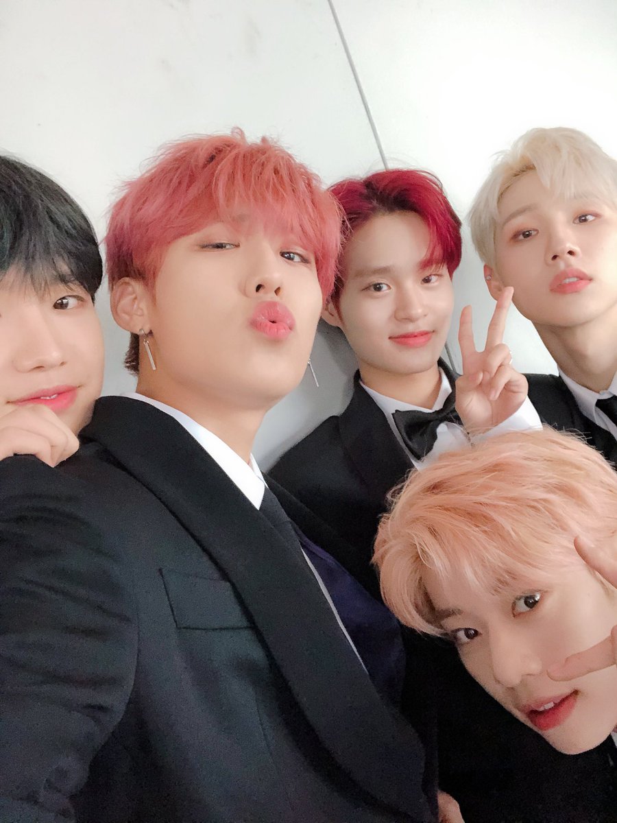 AB6IX's tweet photo. 내일은 무슨 날? AB6IX 쇼케이스!!❤️
여러분들 마음은 이미 올림픽홀에 있던데요?
내일 만나요😊🔥🔥🔥

#AB6IX_DEBUT #내일_에이비식스_브리드 #임영민전웅김동현박우진이대휘 #에이비식스 #임영민 #전웅 #김동현 #박우진 #이대휘 https://t.co/doh2zyh4n4