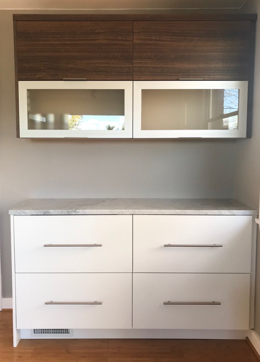 JustineMDesigns's tweet photo. Feeling some love for these sleek, modern cabinets in a recent install  🙌🏼 https://t.co/T4G4SHD7PN