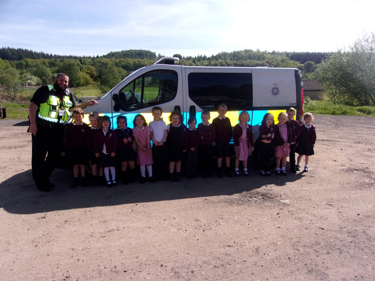SteamMillsPri's tweet photo. A special visitor in Class 1: PC Drage from the British Transport Police! https://t.co/5O5sAFVykI