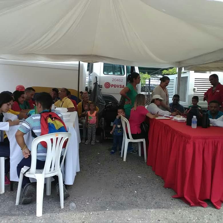benitocapri's tweet photo. Desde el #ZULIA Continuamos apoyando la ruta de salud de PDVSA, hoy #lunes 20 de #mayo los trabajadores de talleres centrales, ubicados en Cabimas, recibieron médica integral, a través de nuestros Programas de Salud y de Misión Médica Cubana. https://t.co/rlLRtNiFFY