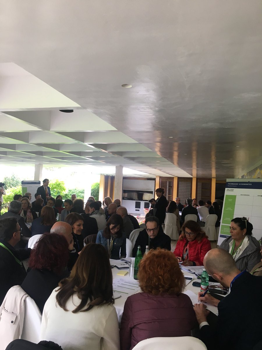 centroELIS's tweet photo. #Presidi, #DirettoriHR e #Docenti insieme per dare il via ai lavori di #progettazione per una scuola di qualità tagliata per il futuro!

#SistemaScuolaImpresa #AlternanzaScuolaLavoro https://t.co/oZ94Ne5gXU