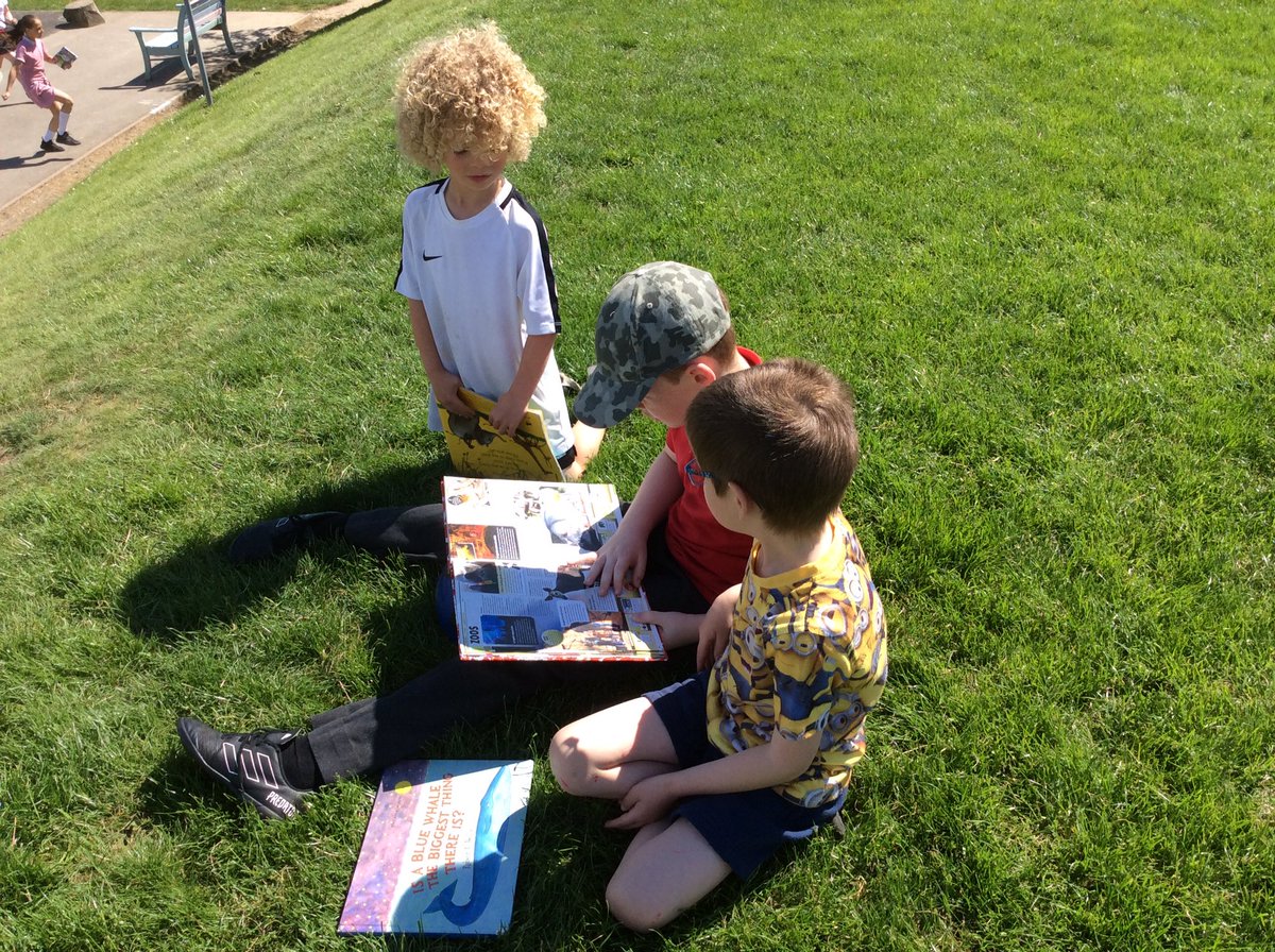 TheEllisY5's tweet image. We’ve taken our reading assembly outside in the sunshine. Lovely to see our big and little buddies reading together #readingbuddies #readingassembly #wellbeing @TheEllisPrimary